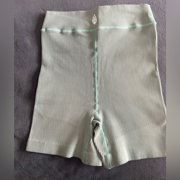 Free People Movement Free Throw Short in Turquoise Mint. Size Small - Picture 4 of 6